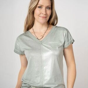 Sunny Studio Paris Gray short sleeves v neck tee size Medium